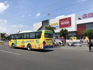 汕头公交车身广告公司：为什么投放车身广告和车身广告的优势